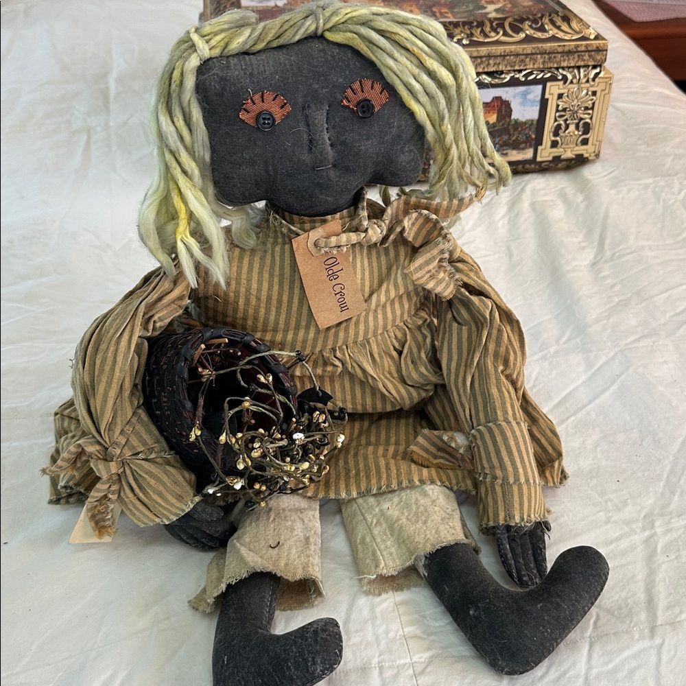 Doll Chloe Hand Crafted Rustic Folk with Black Basket Old Crow - Picture 5 of 10